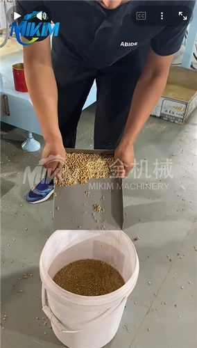 2.5mm Wet-type Twin-Screw Floating Fish Feed Extruder Machine Test