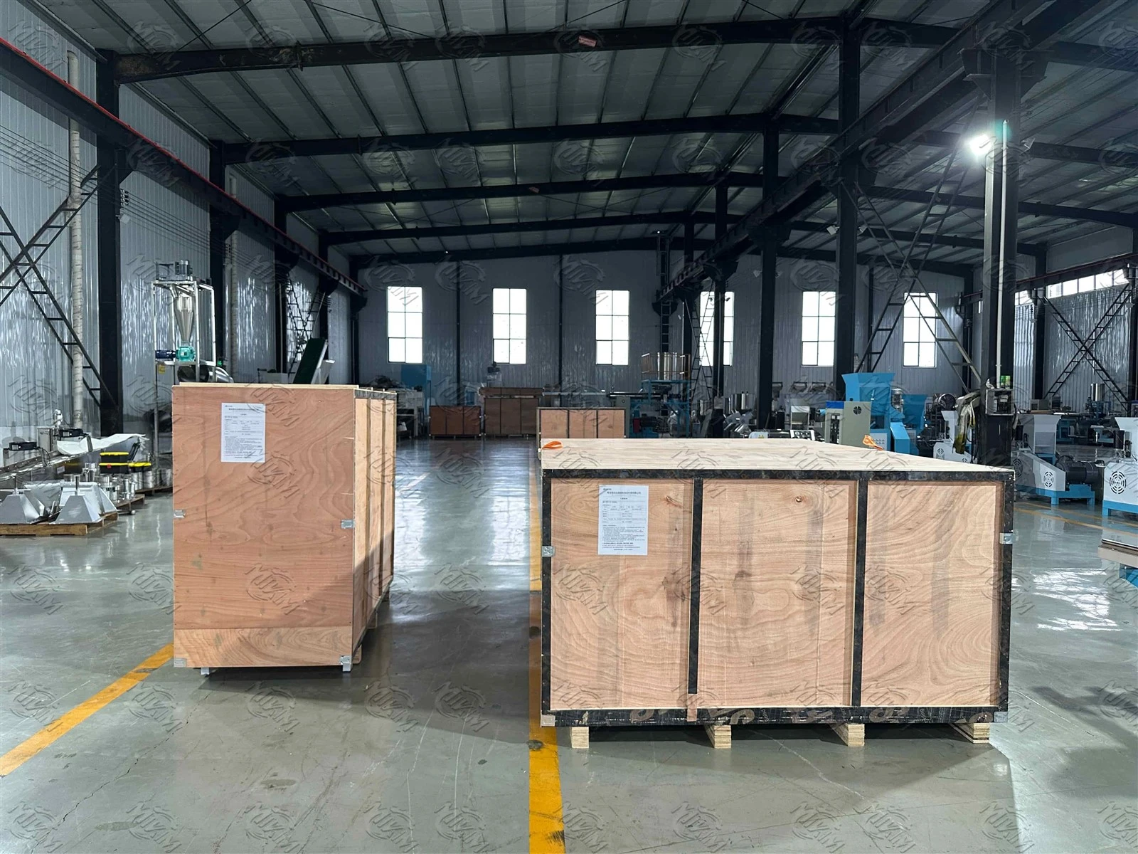 Container loading of the Iraq DGP90 crushing–mixing–extrusion line bound for Umm Qasr Por Container loading of the Iraq DGP90 crushing–mixing–extrusion line bound for Umm Qasr Por